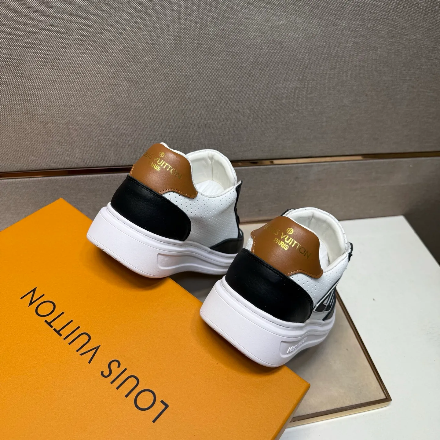 ⬛️Men's shoes 💰p420 [LV～] Men's casual shoes 2025z cabinet sales simultaneously 🔶Size: 38-44 #️⃣ 🔷6 colors🔜The upper is made of multi-material splicing ➕Genuine leather lining, comfortable and breathable, sole: original comfortable and wear-resistant outsole, ⚠️Real thing📱Photographed🎬The real thing is better📢📢📢